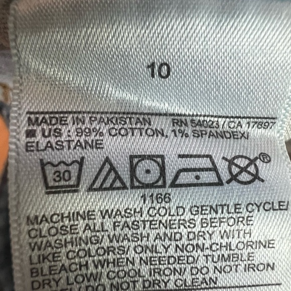 Old Navy High Rise Distressed Denim - Picture 6 of 6